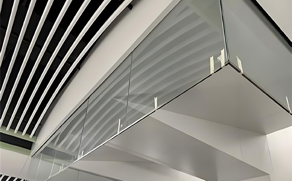 海南藏族玻璃挡烟垂壁