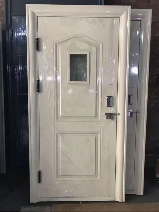 海南藏族学校教室门