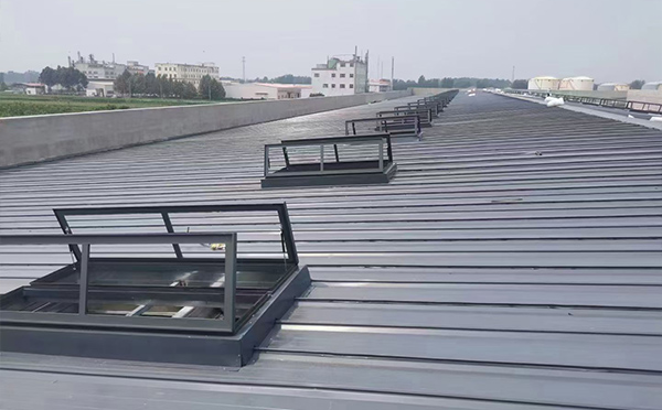 某中学室内体育馆海南藏族排烟窗改造项目