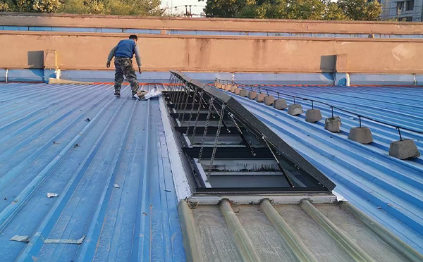 某区域性物流仓储中心海南藏族排烟窗系统安装项目