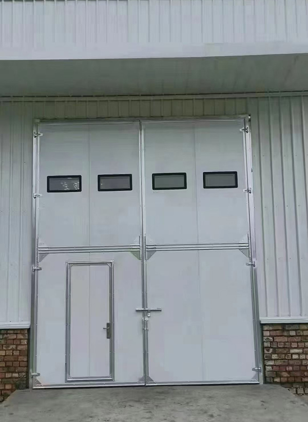 海南藏族工业门在设备装配车间出入口的实施记录